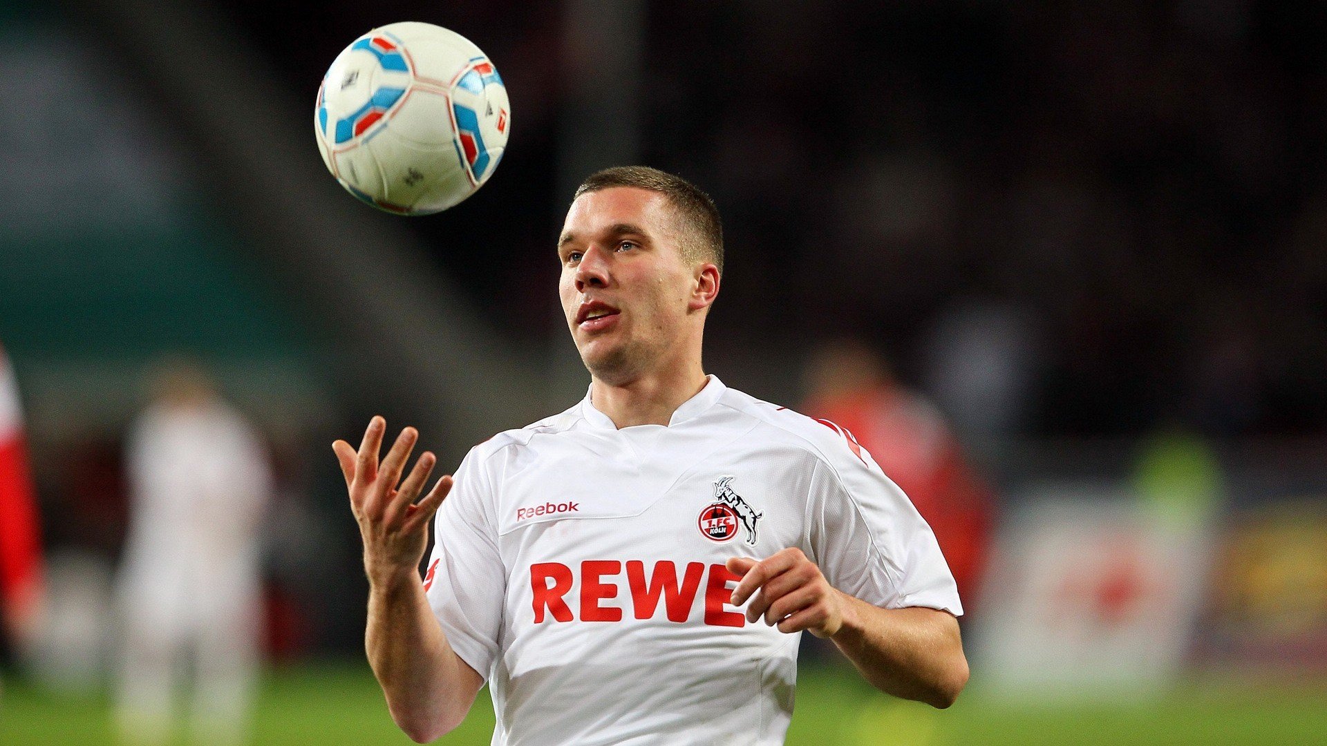 替补轮换发挥成胜负关键，替补队员被换下场后,在该局中可以再上场