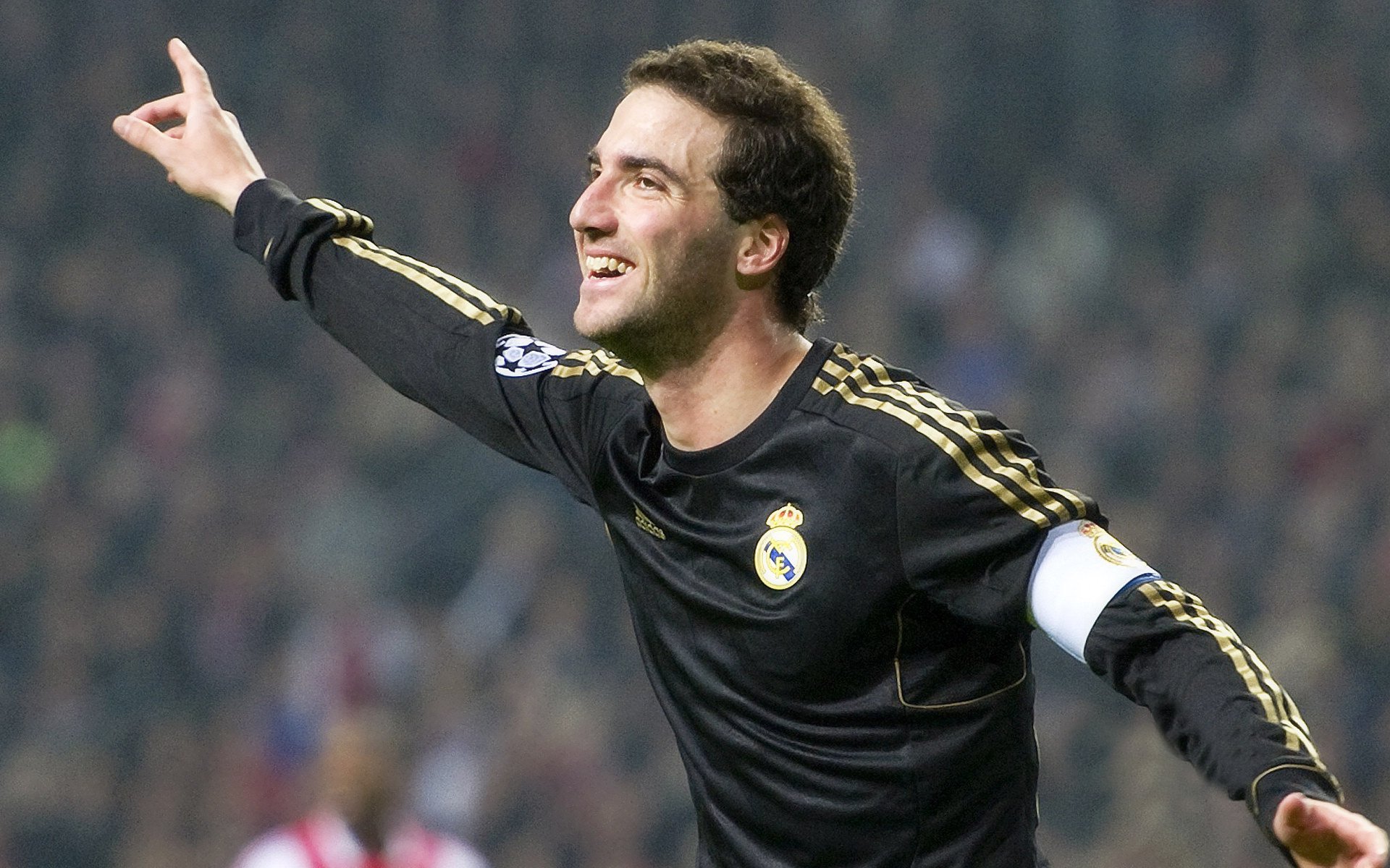 特色竞技：不同国家足球特色的深度解析，各国足球联赛特点